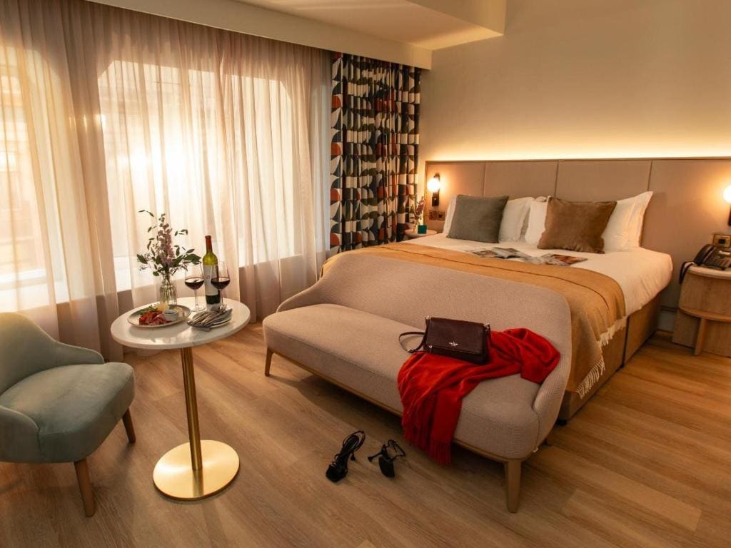 Wellness King Room room - Image 1