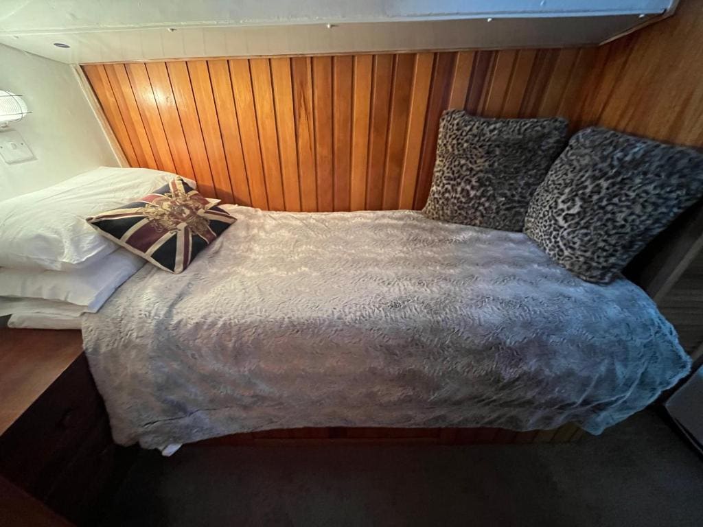 Double Room with Private Bathroom room - Image 3