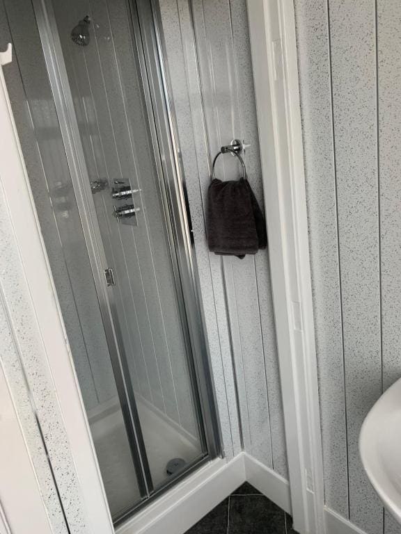 Quadruple Room with Private Bathroom room - Image 2