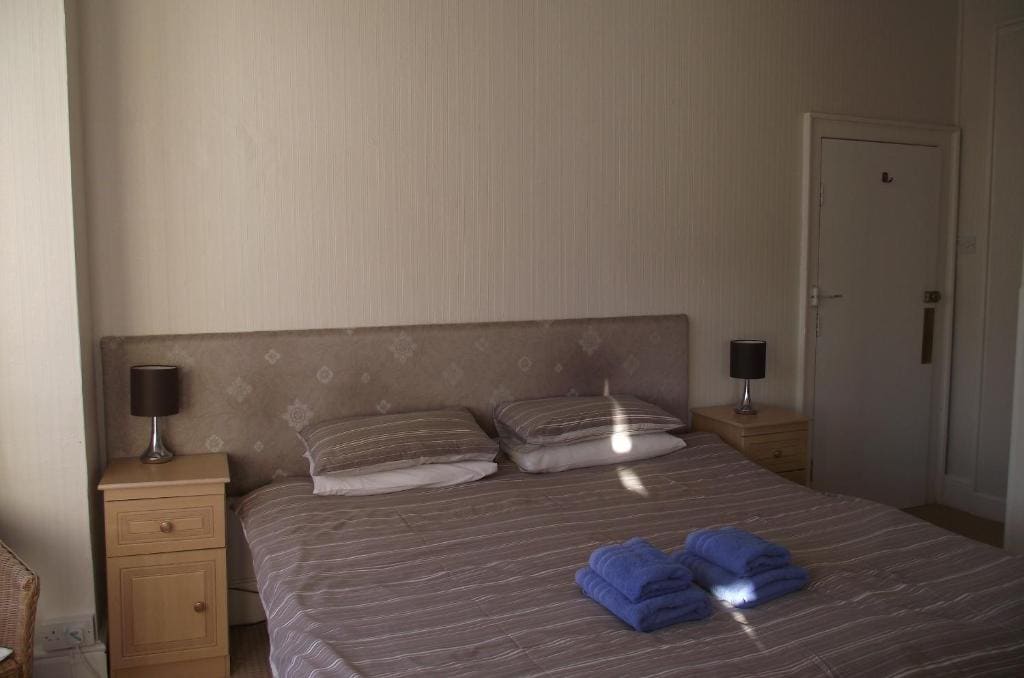 Double or Twin Room with Harbour View room - Image 1