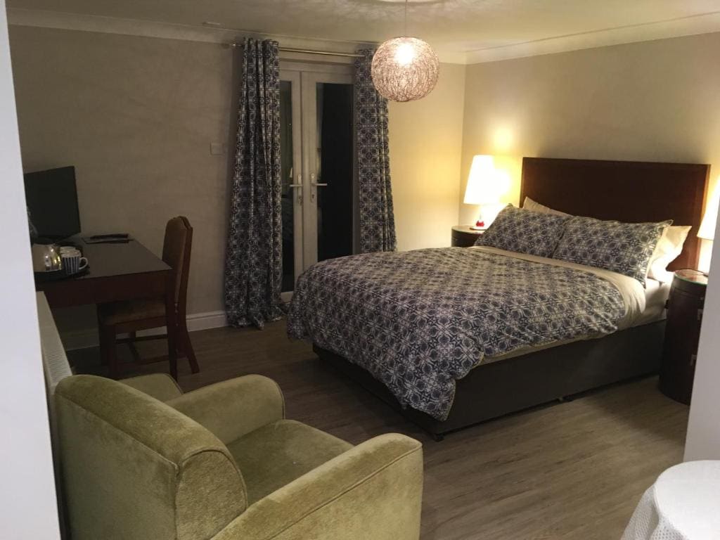Family Room with Shower room - Image 2