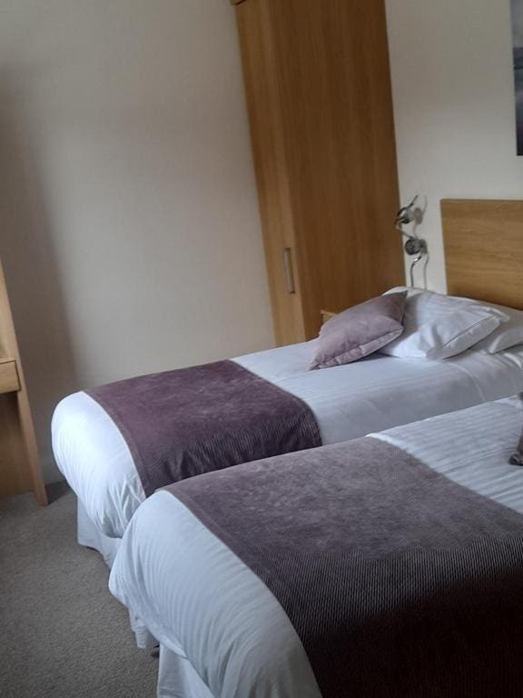 Deluxe Family Room room - Image 2