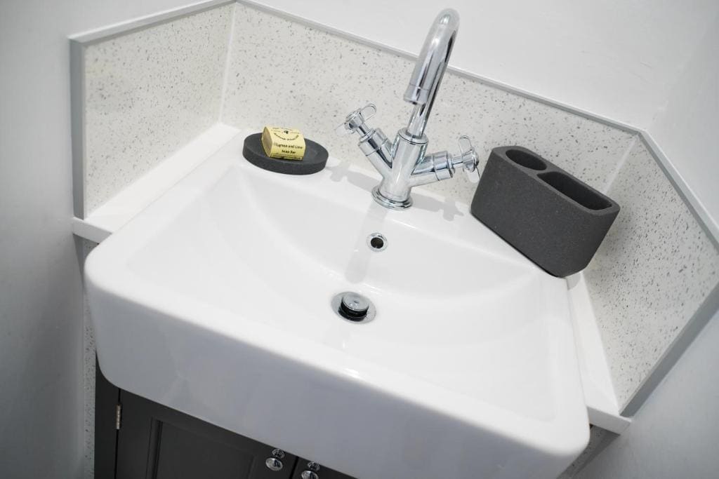 Double Room with Private Bathroom room - Image 3