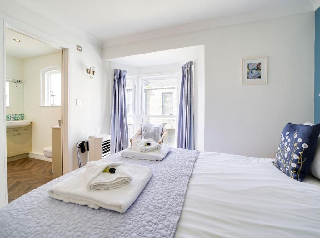 Double Room with Private Bathroom room - Image 3