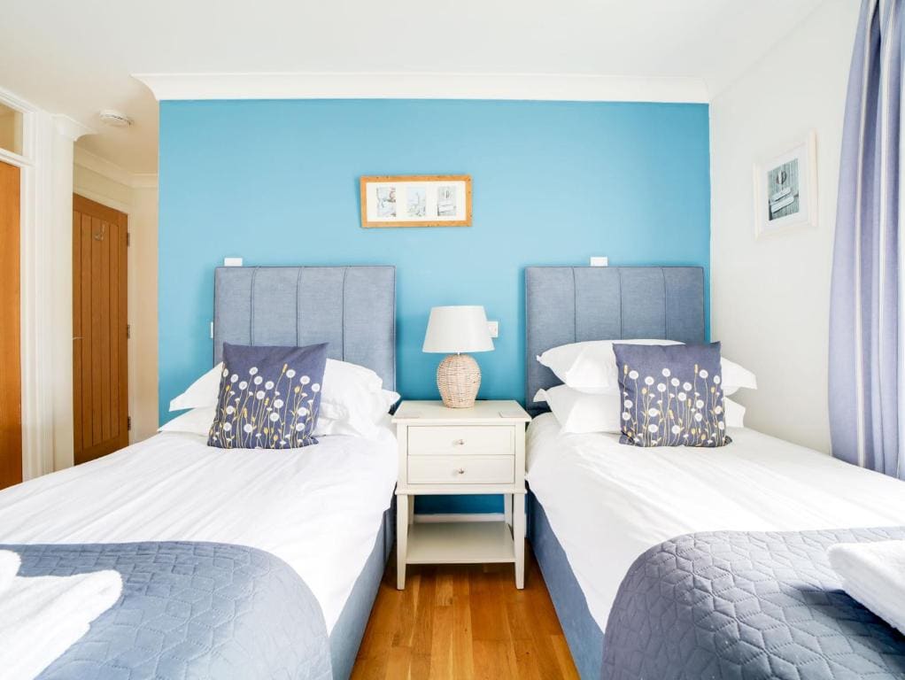 Twin Room with Private Bathroom room - Image 1