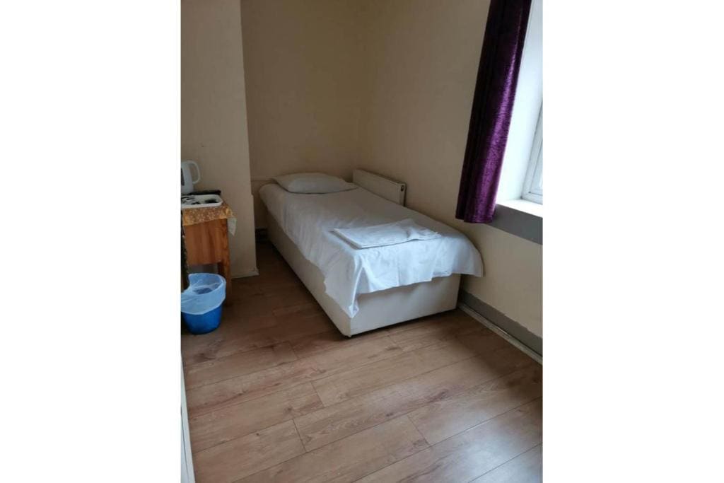 Standard Single Room with Shared Bathroom room - Image 1