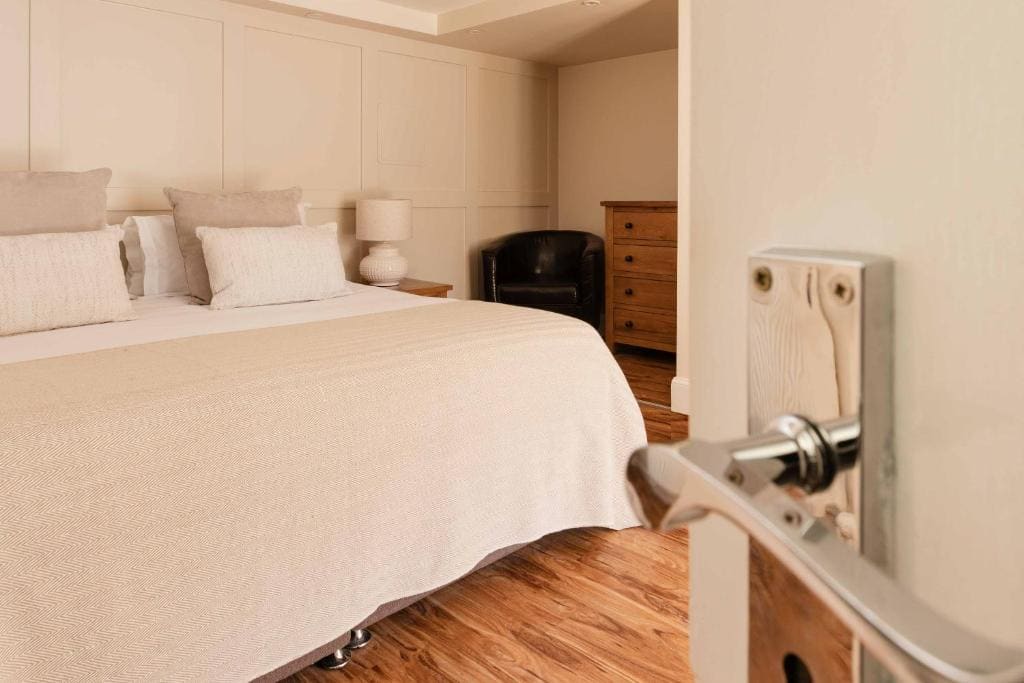 Superior Deluxe Double or Twin Room room - Image 3