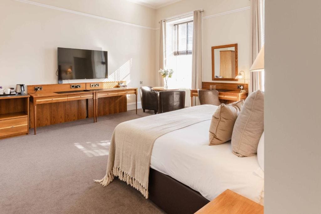Deluxe Double or Twin Room room - Image 3