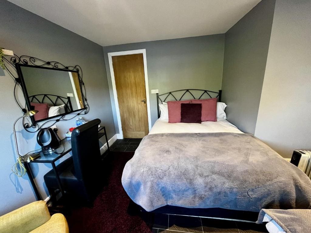 Triple Room with Shower room - Image 1