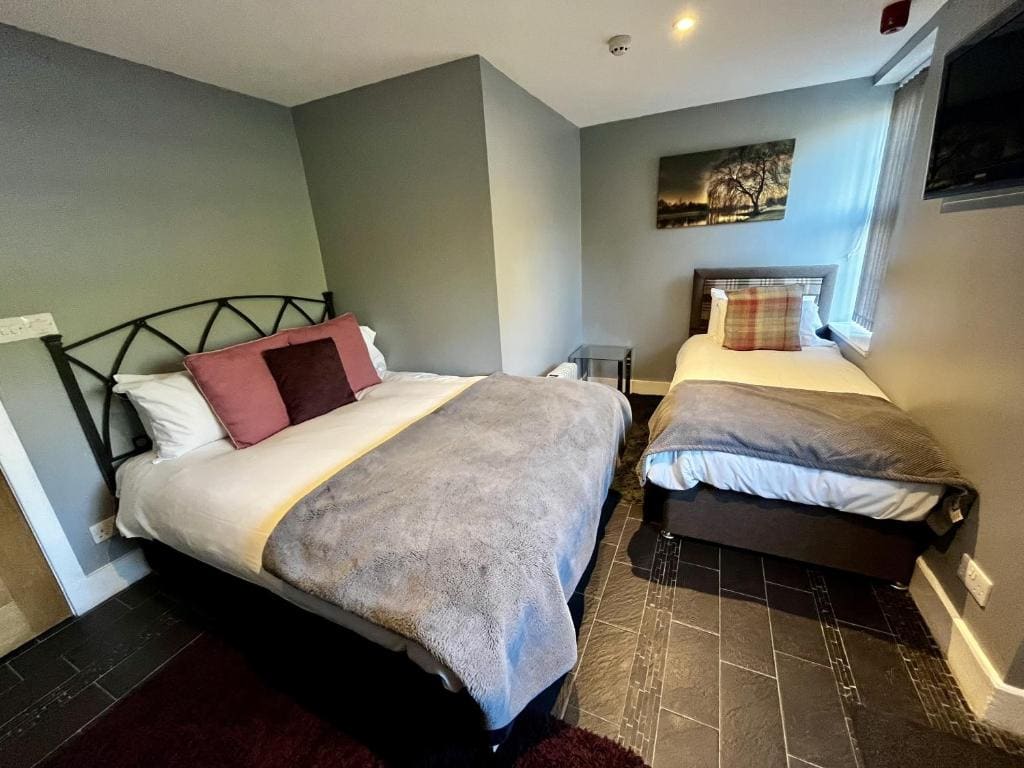 Triple Room with Shower room - Image 2