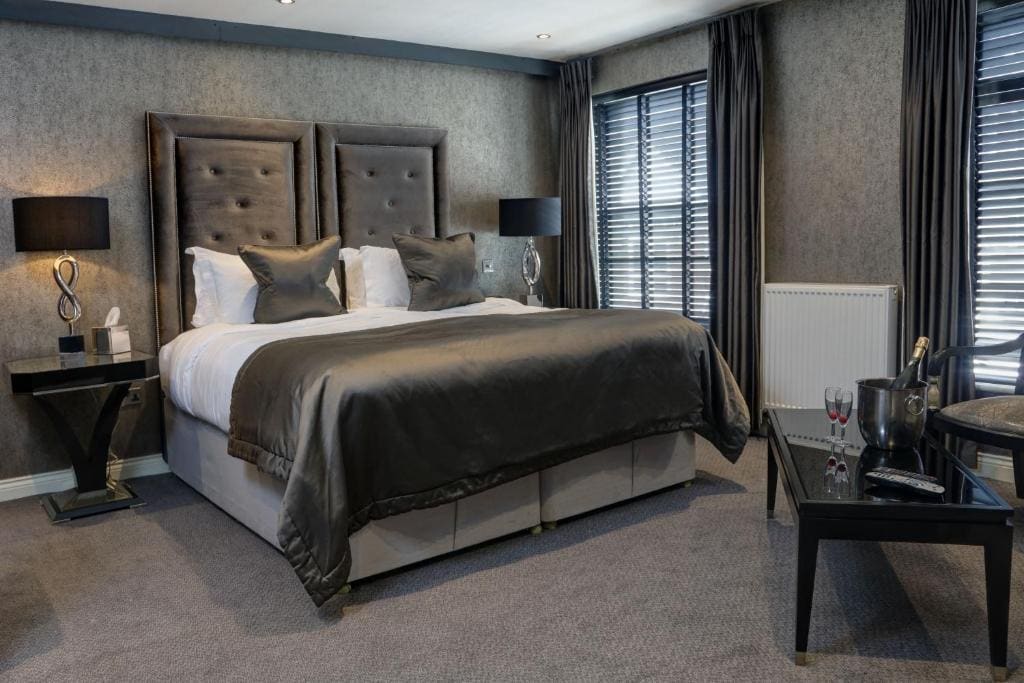Superior King Suite room - Image 3