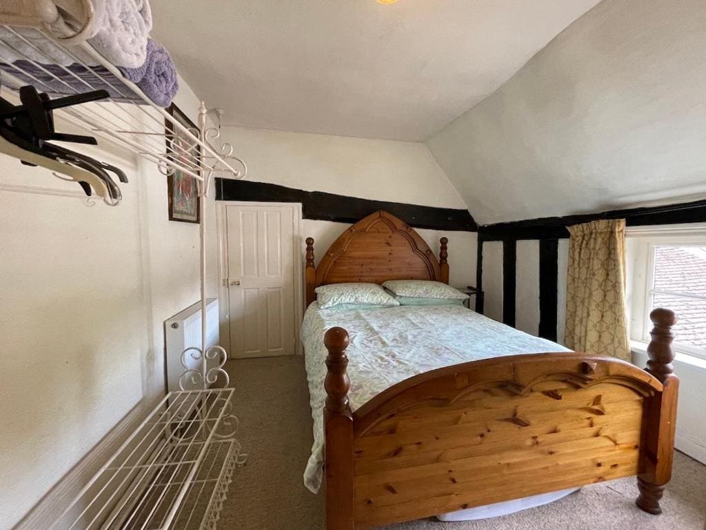Double Room with Shared Bathroom room - Image 2