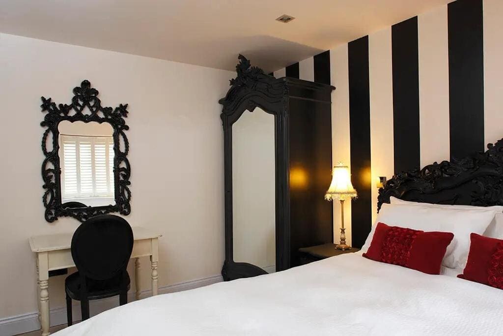 Double Room with Private Bathroom room - Image 3