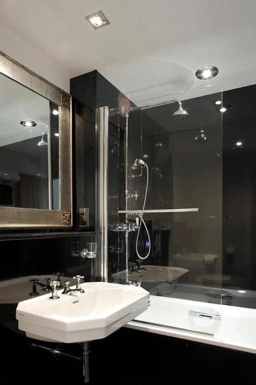 Double Room with Private Bathroom room - Image 2
