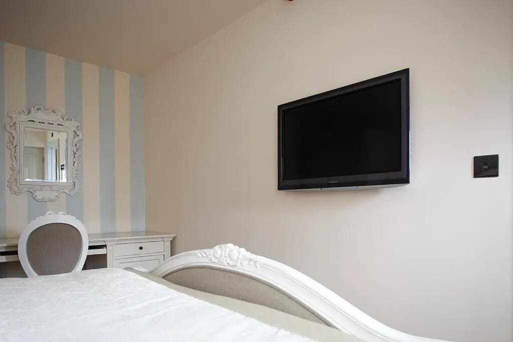 Double Room with Private Bathroom room - Image 1