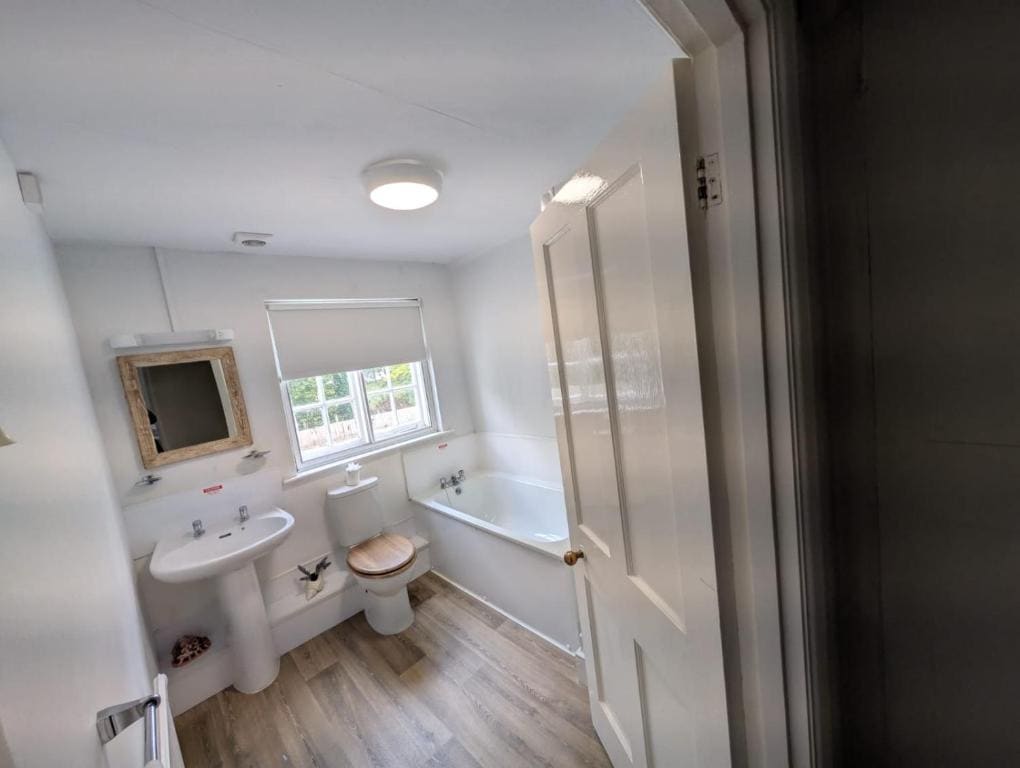 Double Room with Private Bathroom room - Image 3