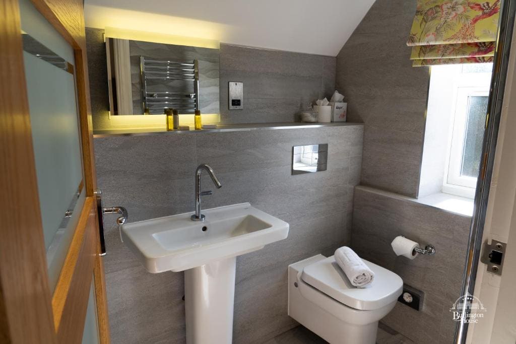 Queen Room room - Image 2