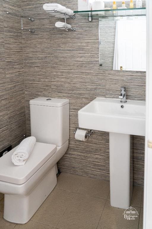 Small Double Ensuite room - Image 3