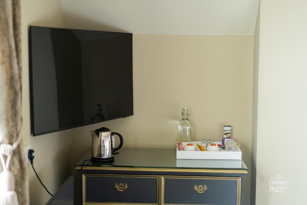 Standard Double Room Ensuite room - Image 1