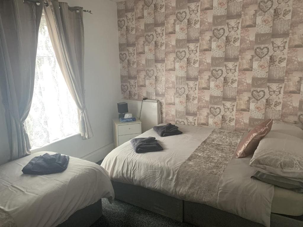 Triple Room with Private Bathroom room - Image 1