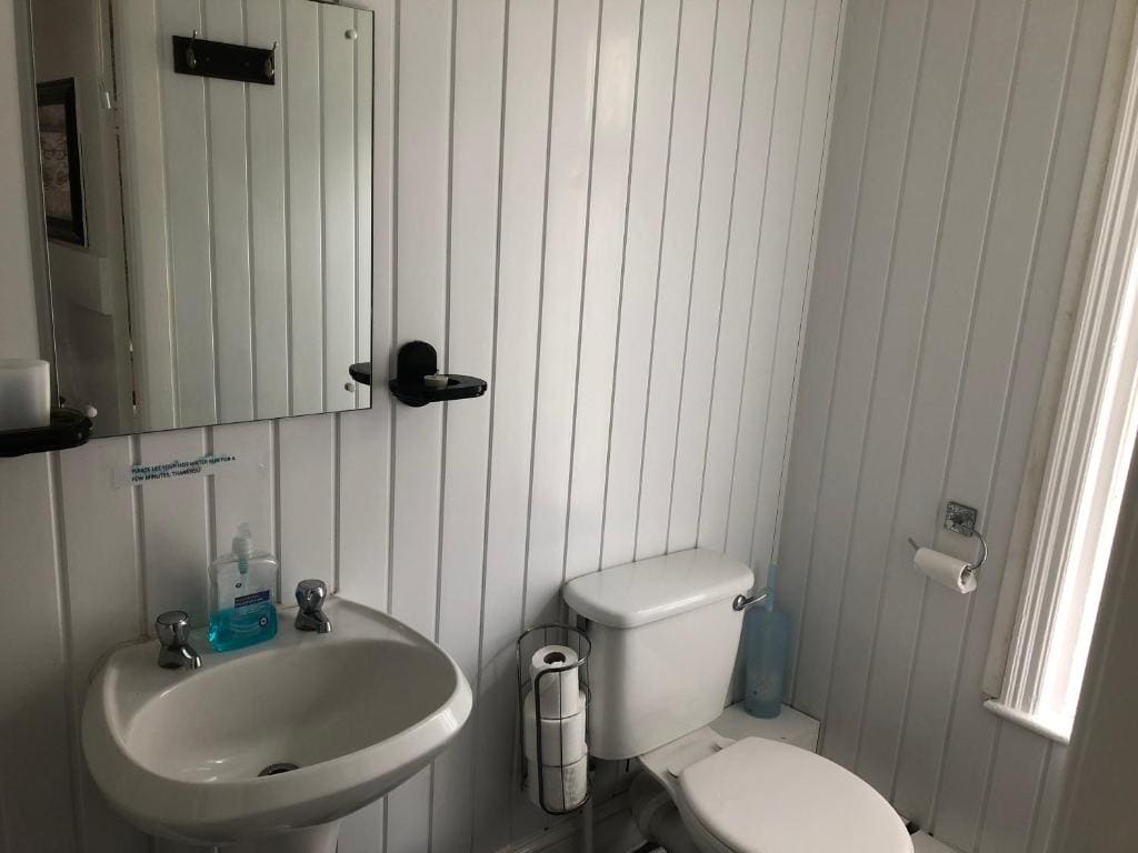 Double Room with Private Bathroom room - Image 3