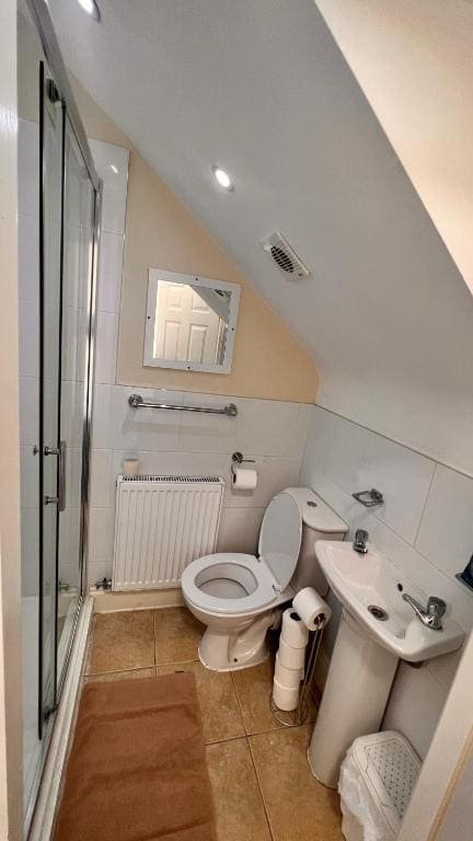 Single Room with Shower room - Image 3