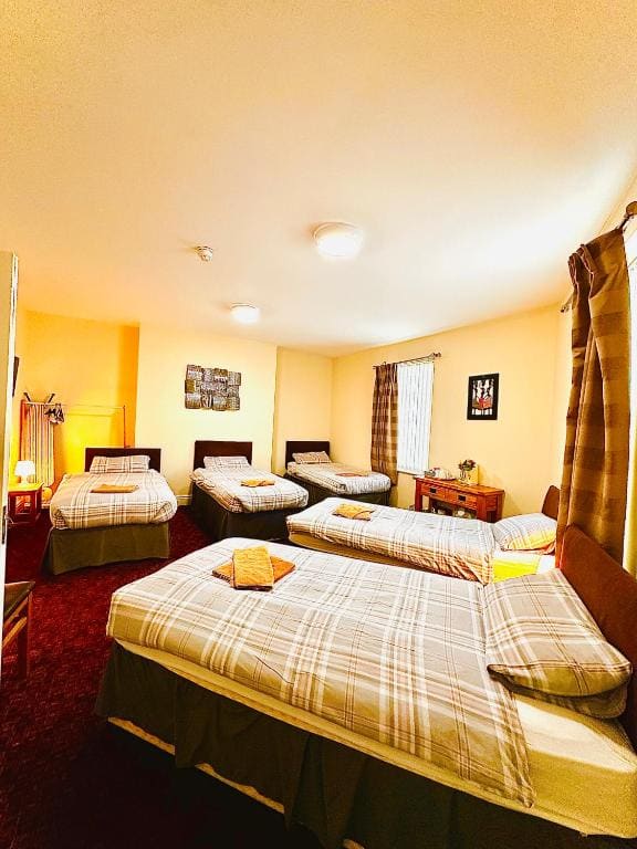 Family Room with Shower room - Image 1