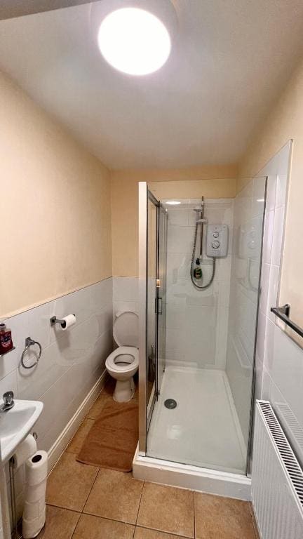 Quadruple Room with Shower room - Image 2