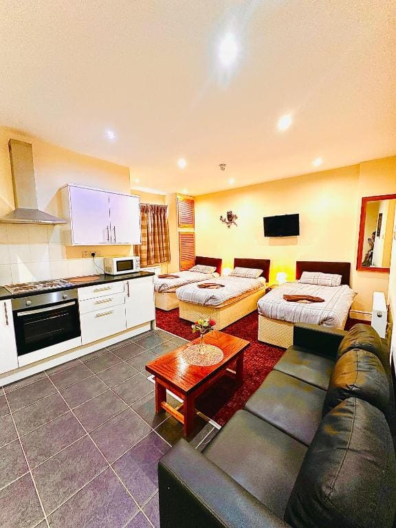 Standard Triple Studio room - Image 2