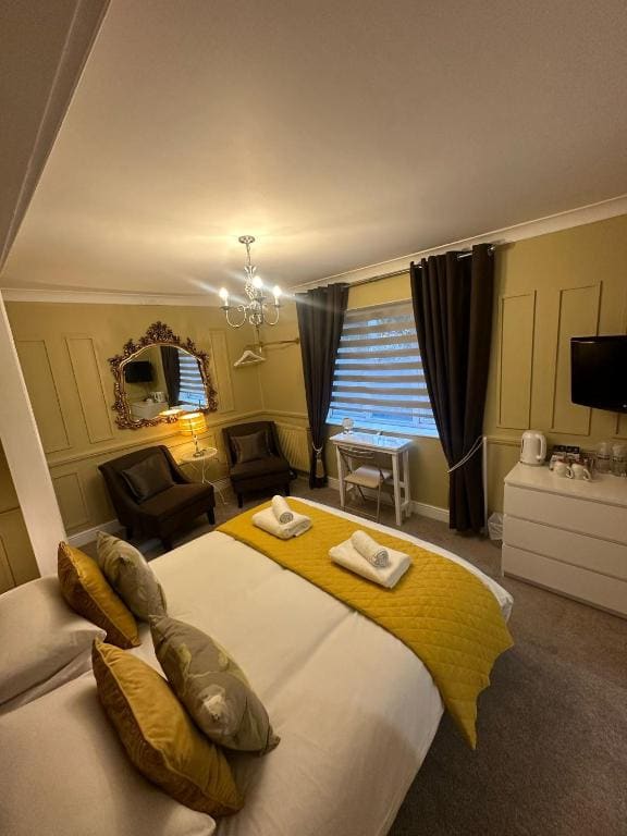 Deluxe Double Room room - Image 2