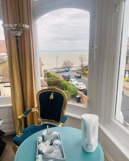 Double Room with Sea View room - Image 2