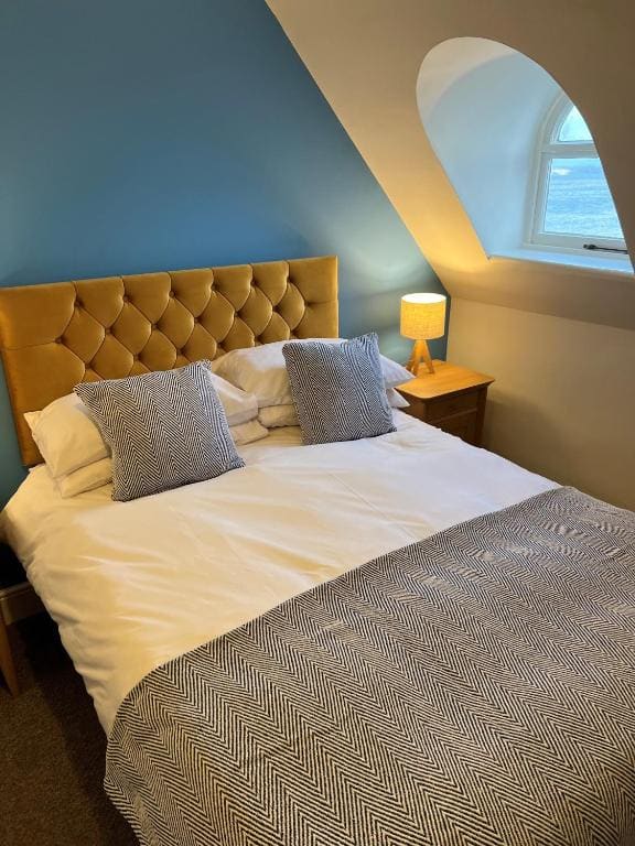 Double Room with Sea View room - Image 2