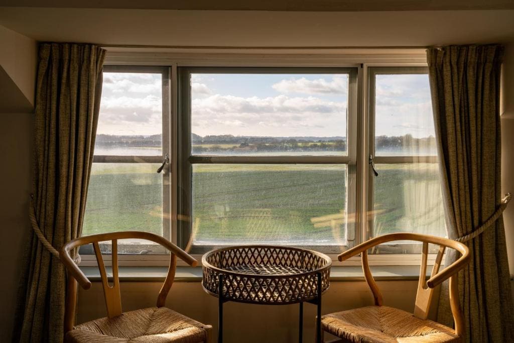 Deluxe Junior Suite room - Image 3