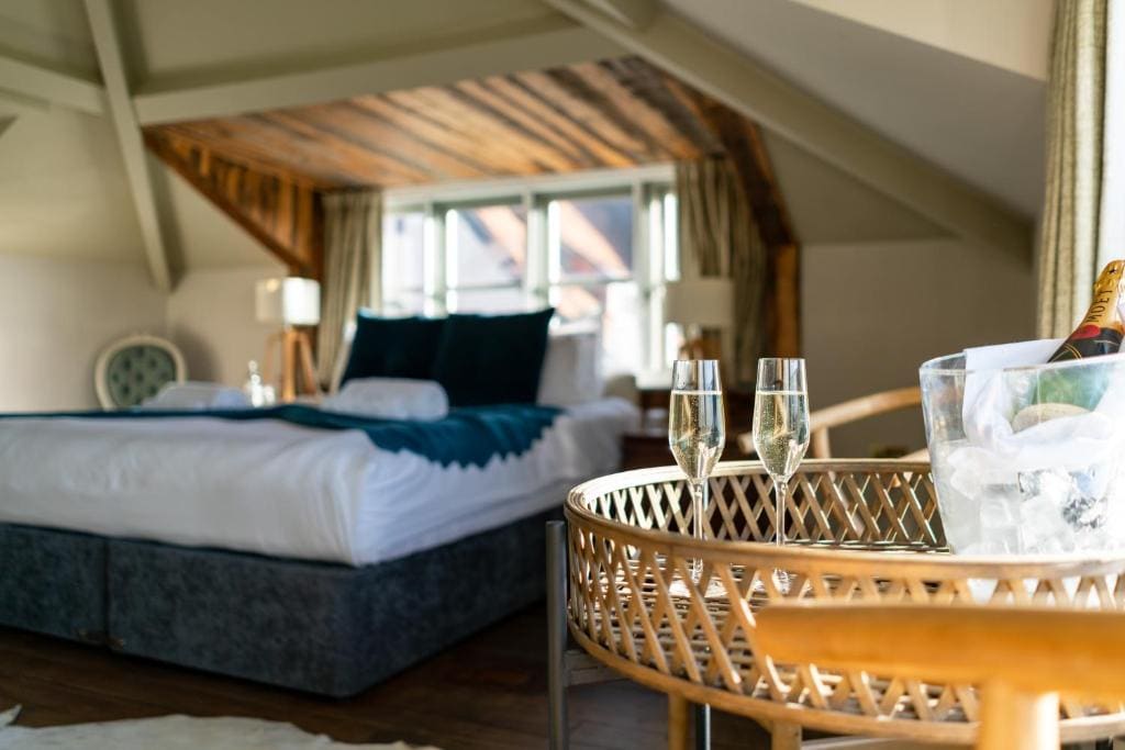 Deluxe Junior Suite room - Image 1