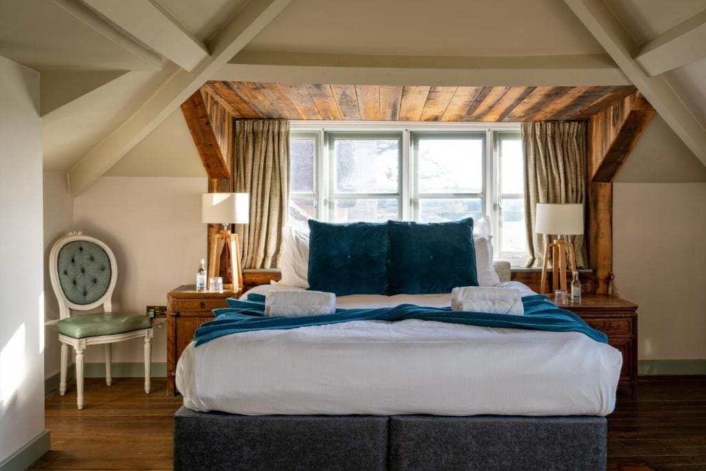Deluxe Junior Suite room - Image 2