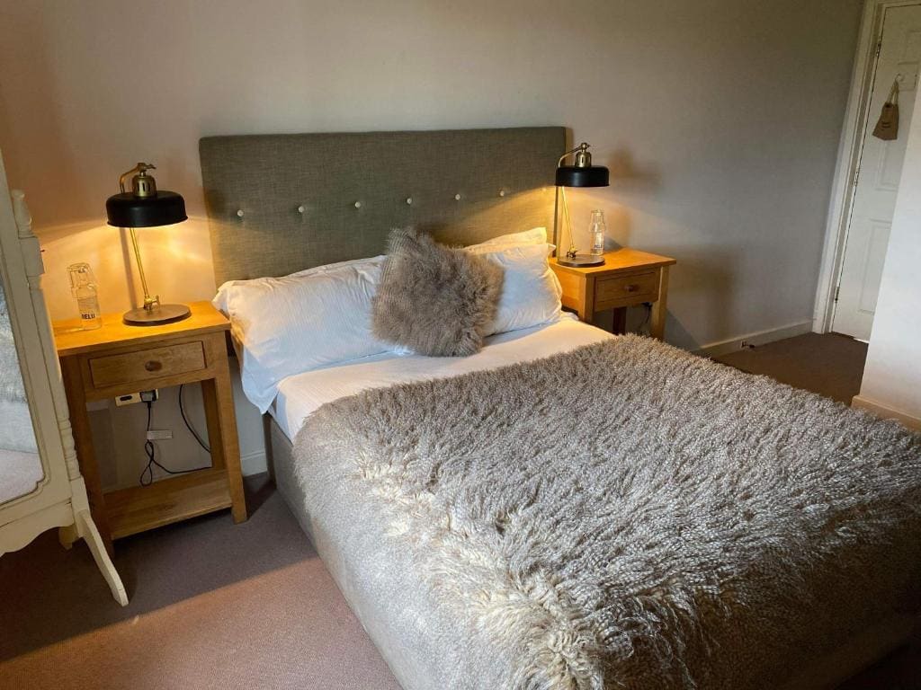 Small Double Room room - Image 2
