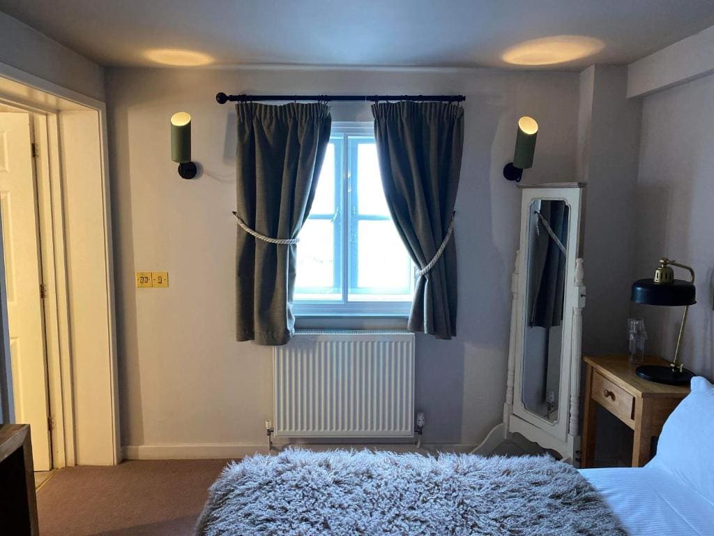 Small Double Room room - Image 3