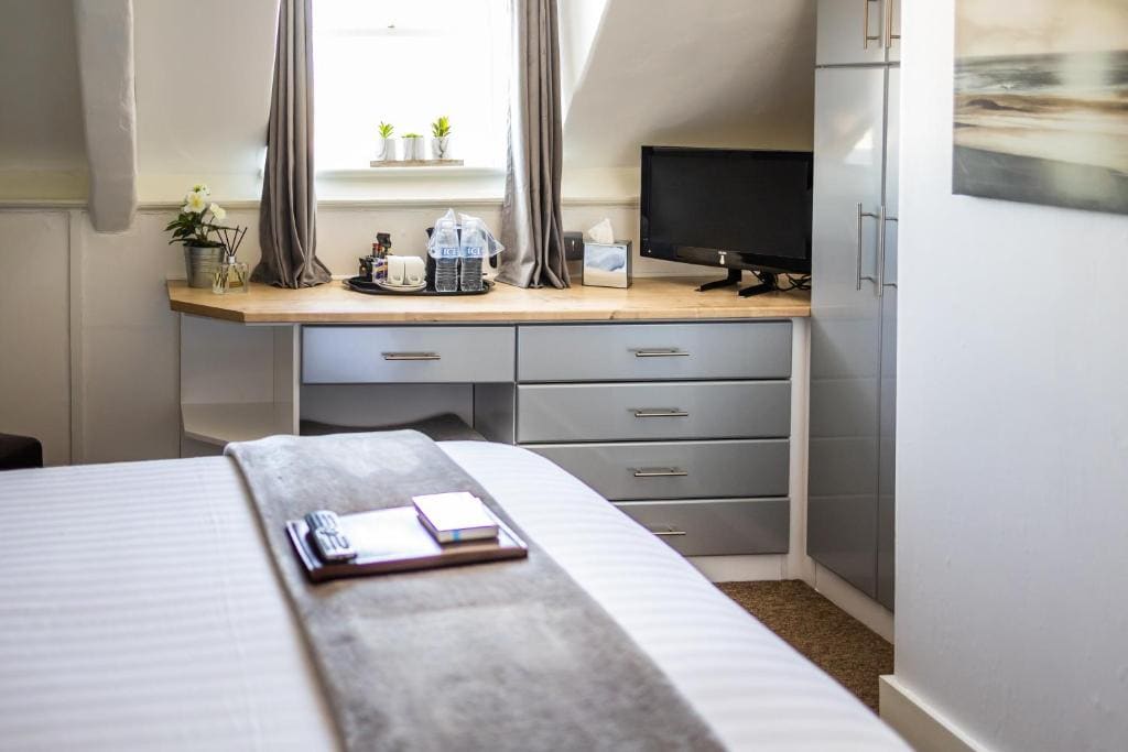 Double Room with Garden View room - Image 2