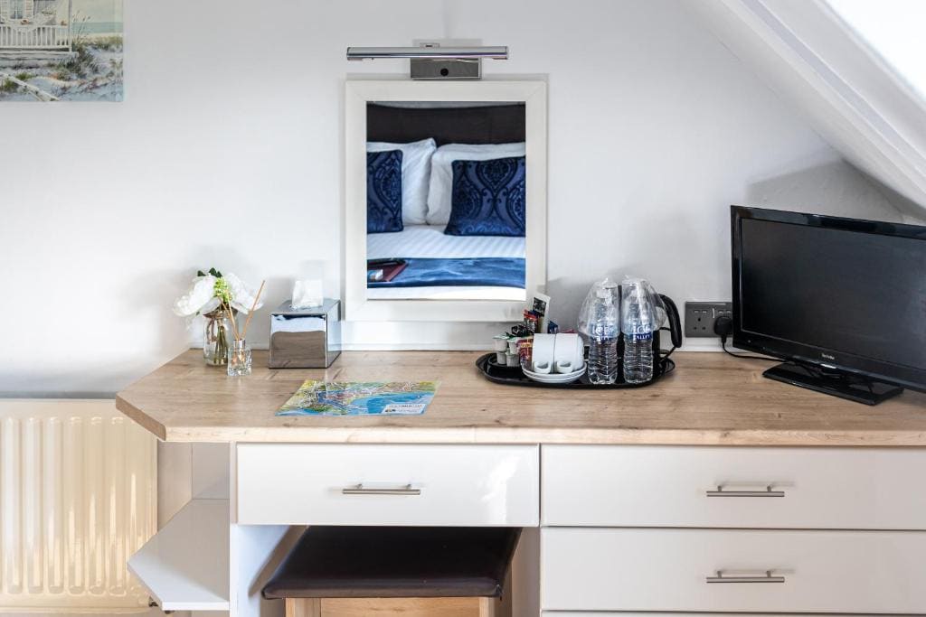 Double Room with Sea View room - Image 2
