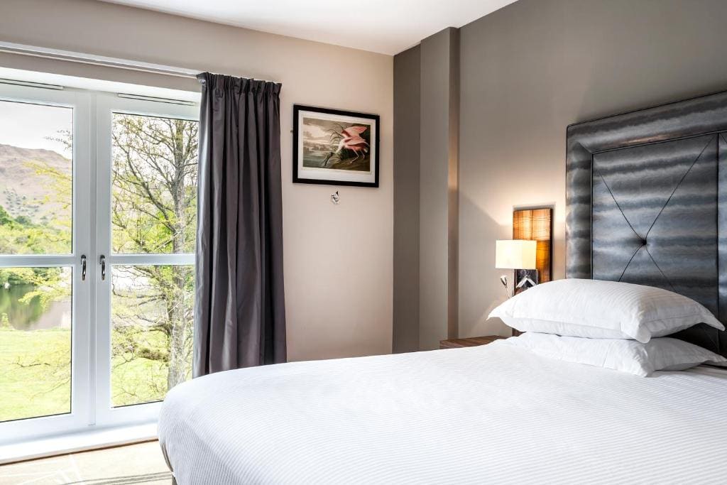 Double Room with Lake View room - Image 2