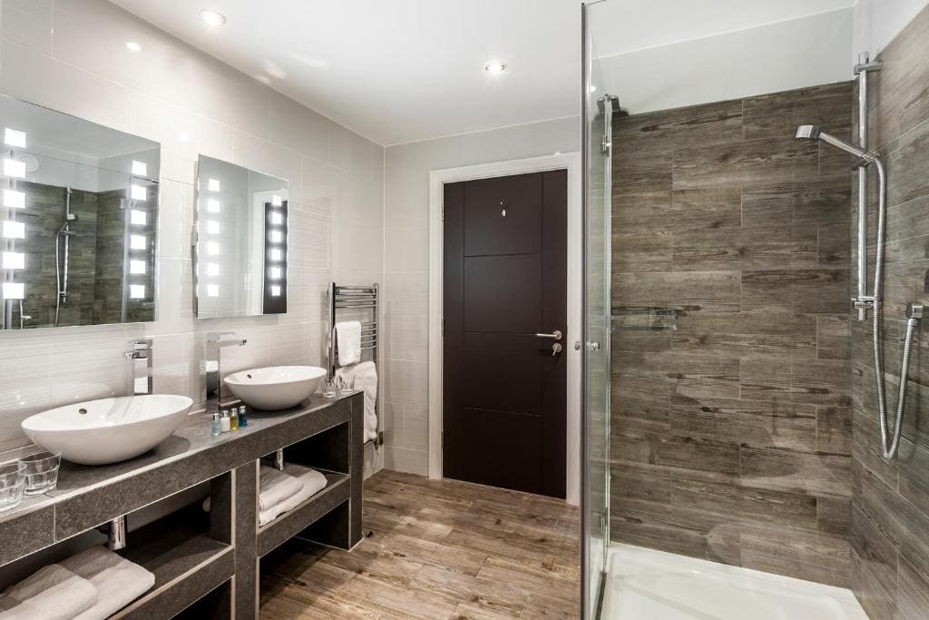 Suite with Lake View room - Image 3