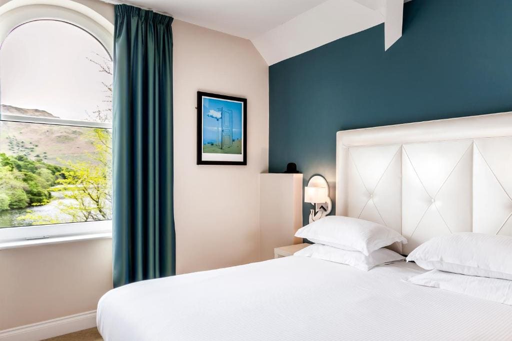 Double Room with Lake View room - Image 1