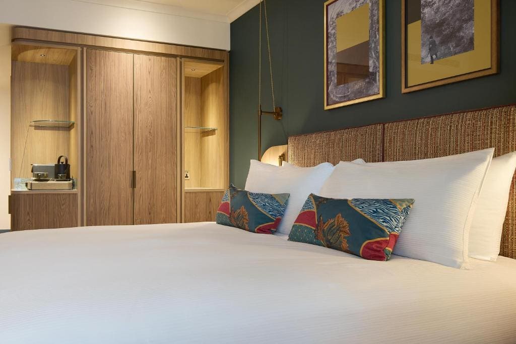 Deluxe King Room with Sofa Bed room - Image 3