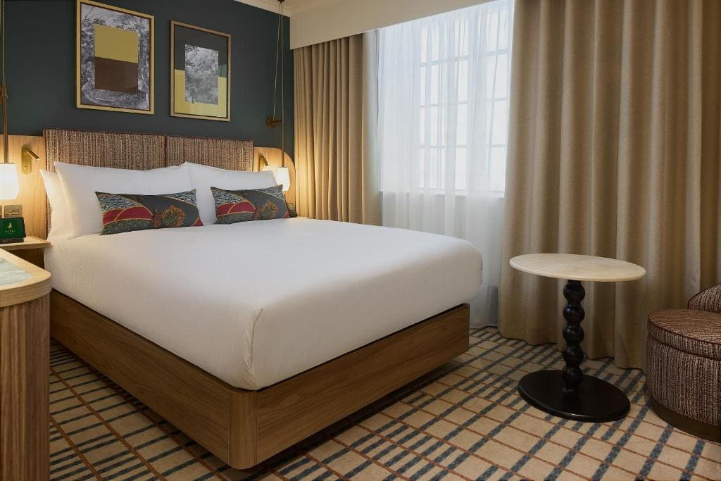 Queen Room with Sofa Bed and View room - Image 2