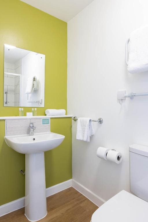 24HRS Stay - Double Room room - Image 2