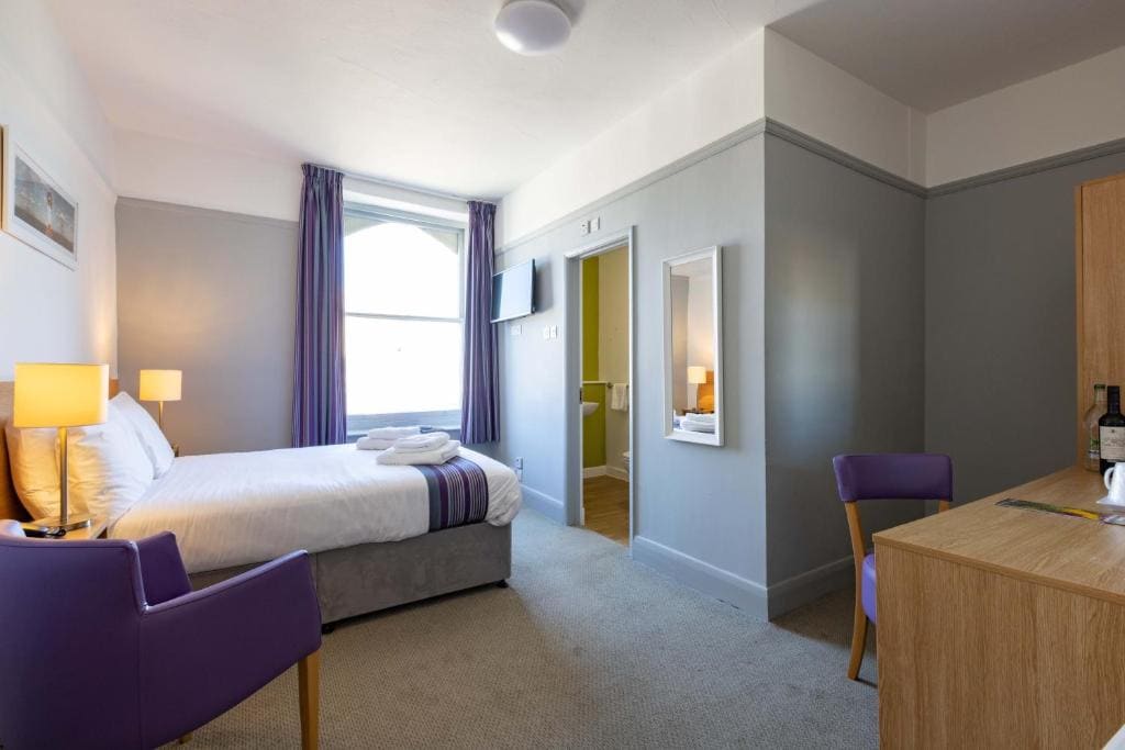 Family Room room - Image 2