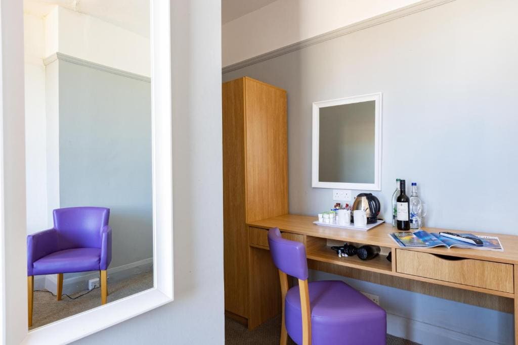 Family Room room - Image 3