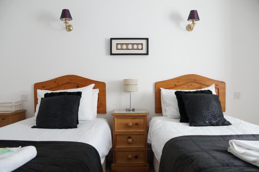 Deluxe Quadruple Room room - Image 3