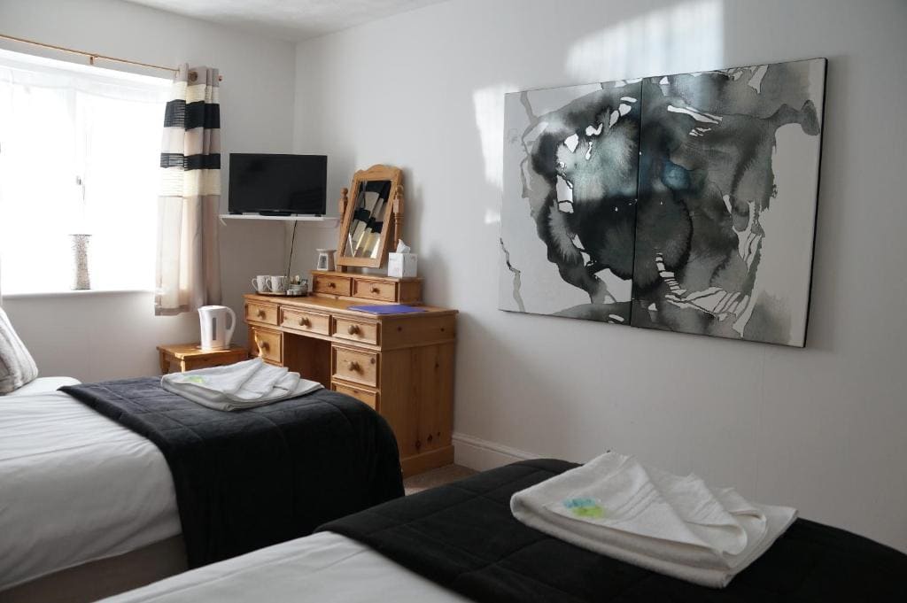 Standard Twin Room room - Image 1