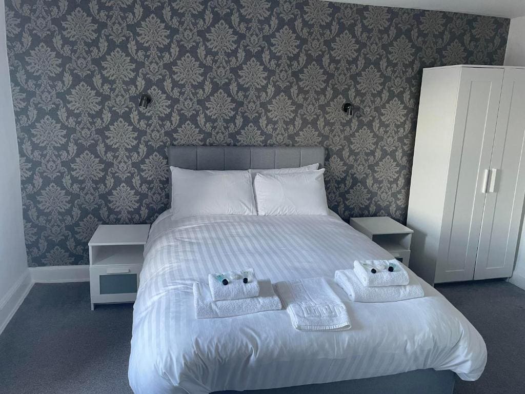 Double Room with Private Bathroom room - Image 2